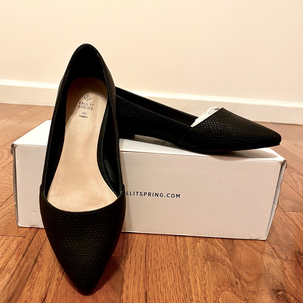 Taitensis Flats/ Women shoes- Brand: Call it Spring, Size: 5, Colors: Black/ Tan
